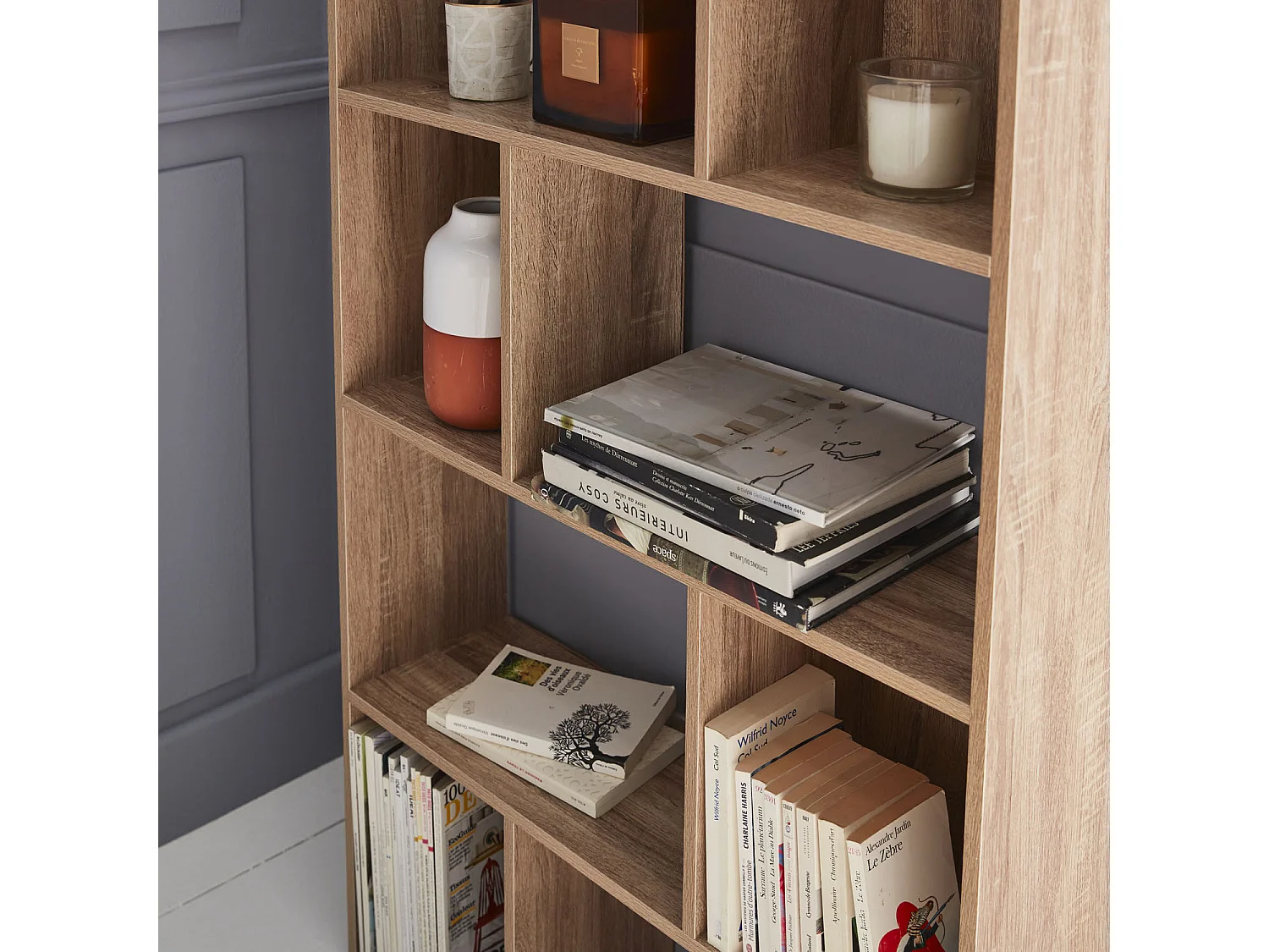 Bibliothèque design asymétrique – Pieter – 5 étagères. 10 compartiments de rangement. 83x23x173cm