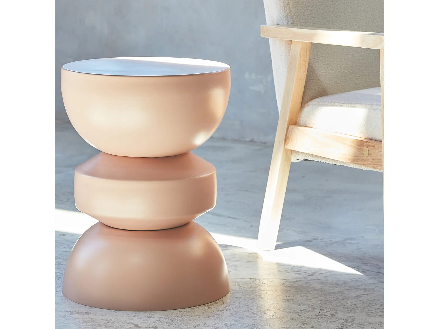 Mesa auxiliar de metal nude