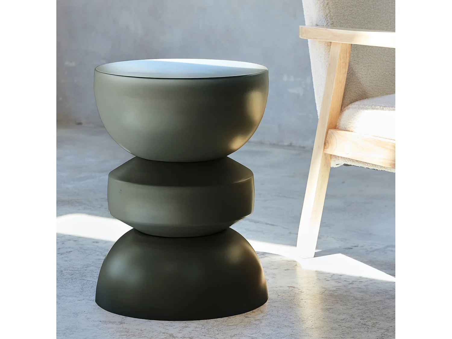 Table d'appoint. bout de canapé. table de chevet en métal. noir. Assa. Ø32 x H 43.5cm