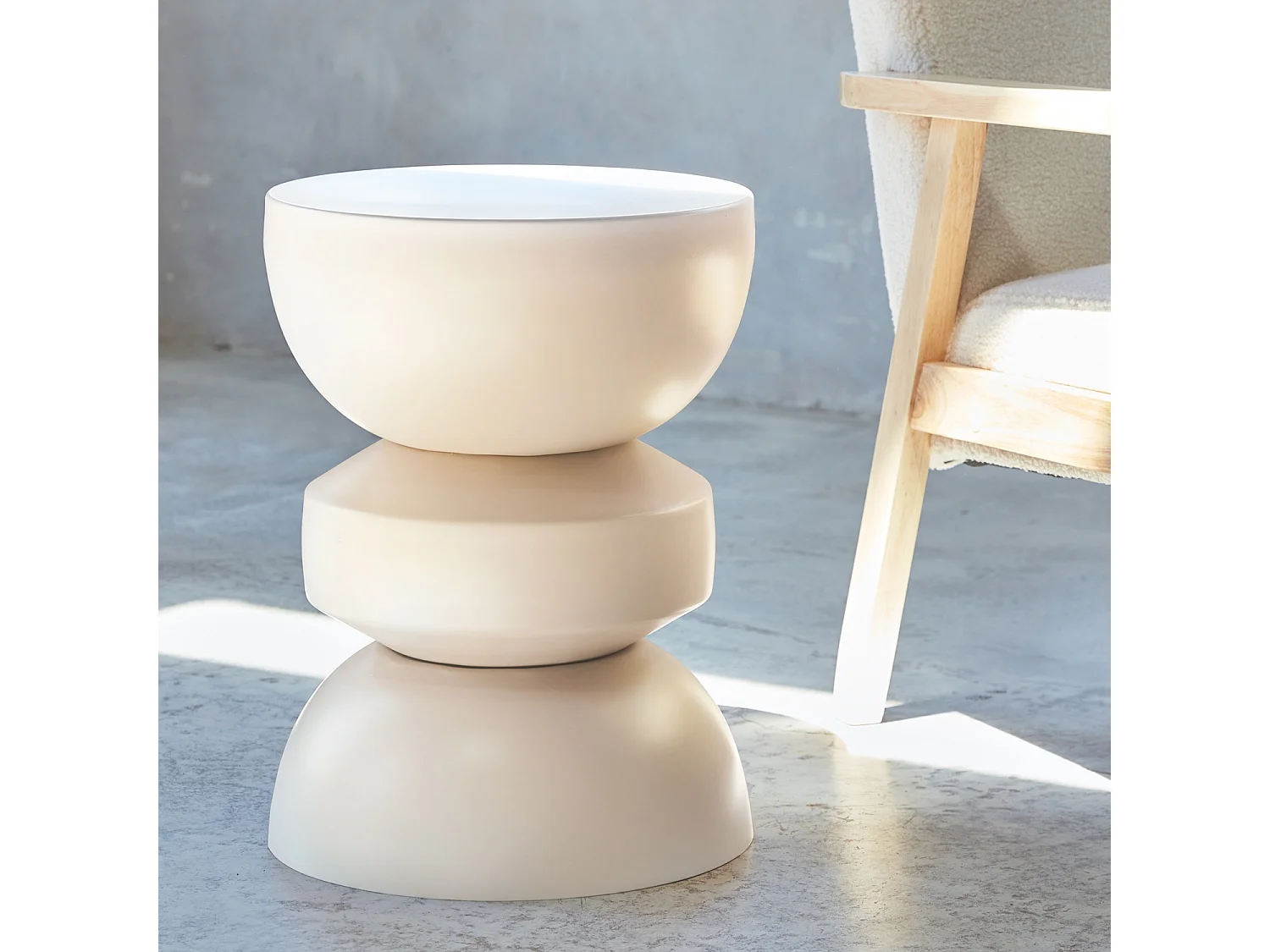 Table d'appoint. bout de canapé. table de chevet en métal. crème. Assa. Ø32 x H 43.5cm