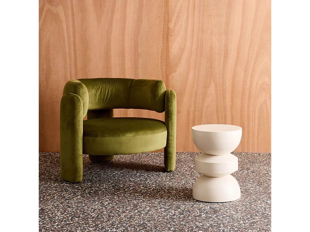 Mesa auxiliar de metal crema