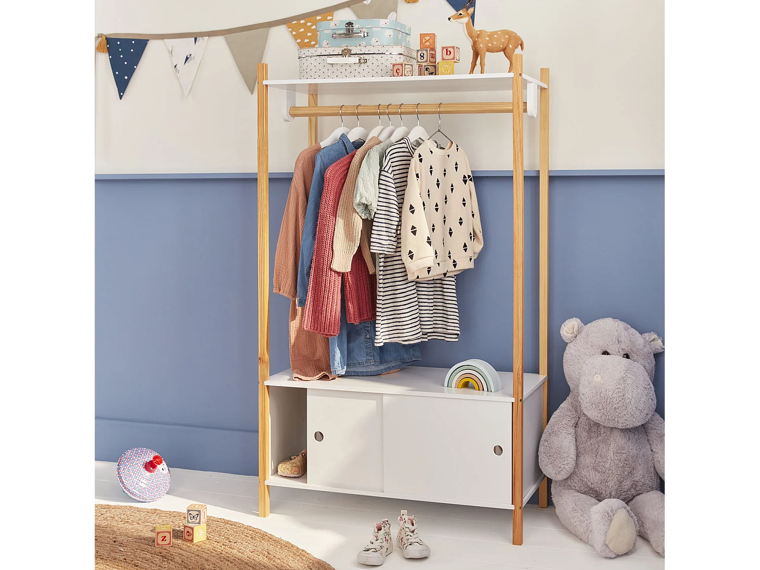 Penderie pour enfants - TOBIAS - deux portes coulissantes et portant bois massif en pin naturel blanc.  80X40X136.5CM