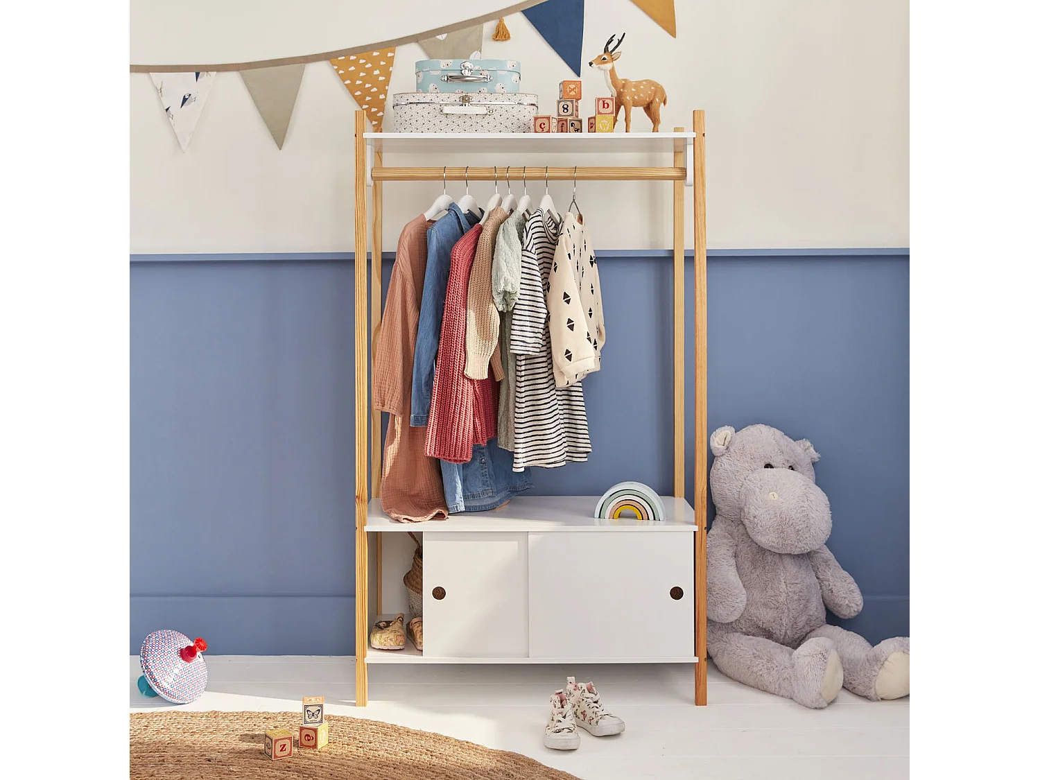 Penderie pour enfants - TOBIAS - deux portes coulissantes et portant bois massif en pin naturel blanc.  80X40X136.5CM