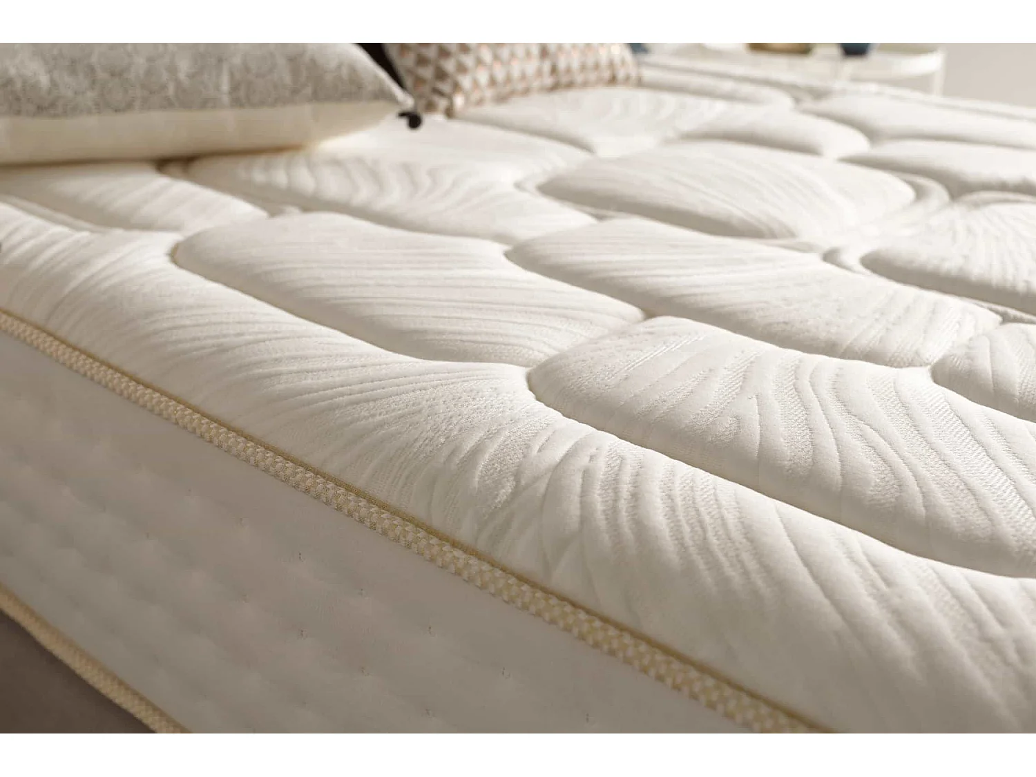 Matelas Mousse à memoire de forme Regal Supreme - 140X190, 30cm - Moonia