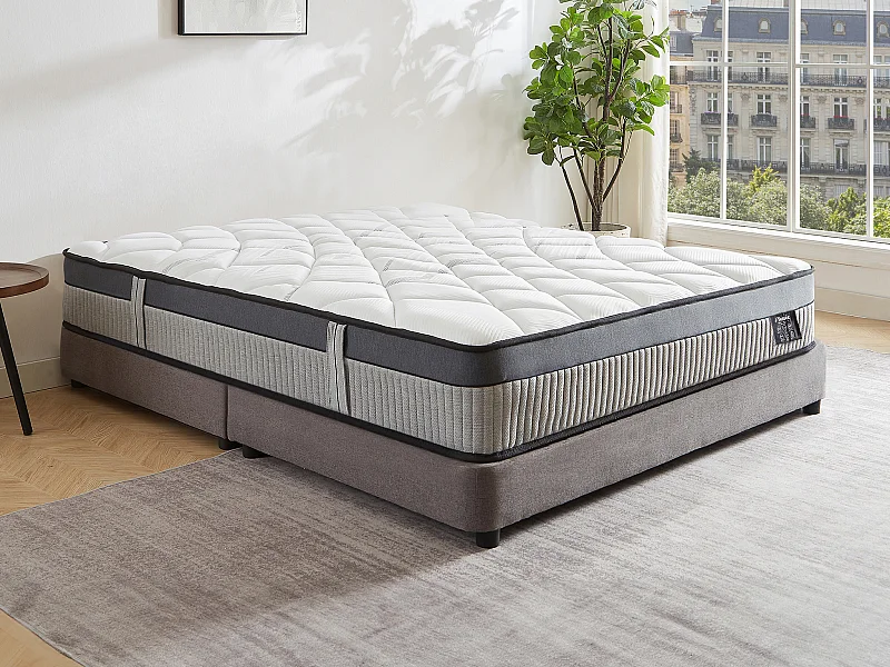 Materac hybrydowy 140 x 190 cm z 5-strefowymi sprężynami kieszeniowymi i pianką z pamięcią kształtu grub. 30 cm - PATNOS marki YSMÉE