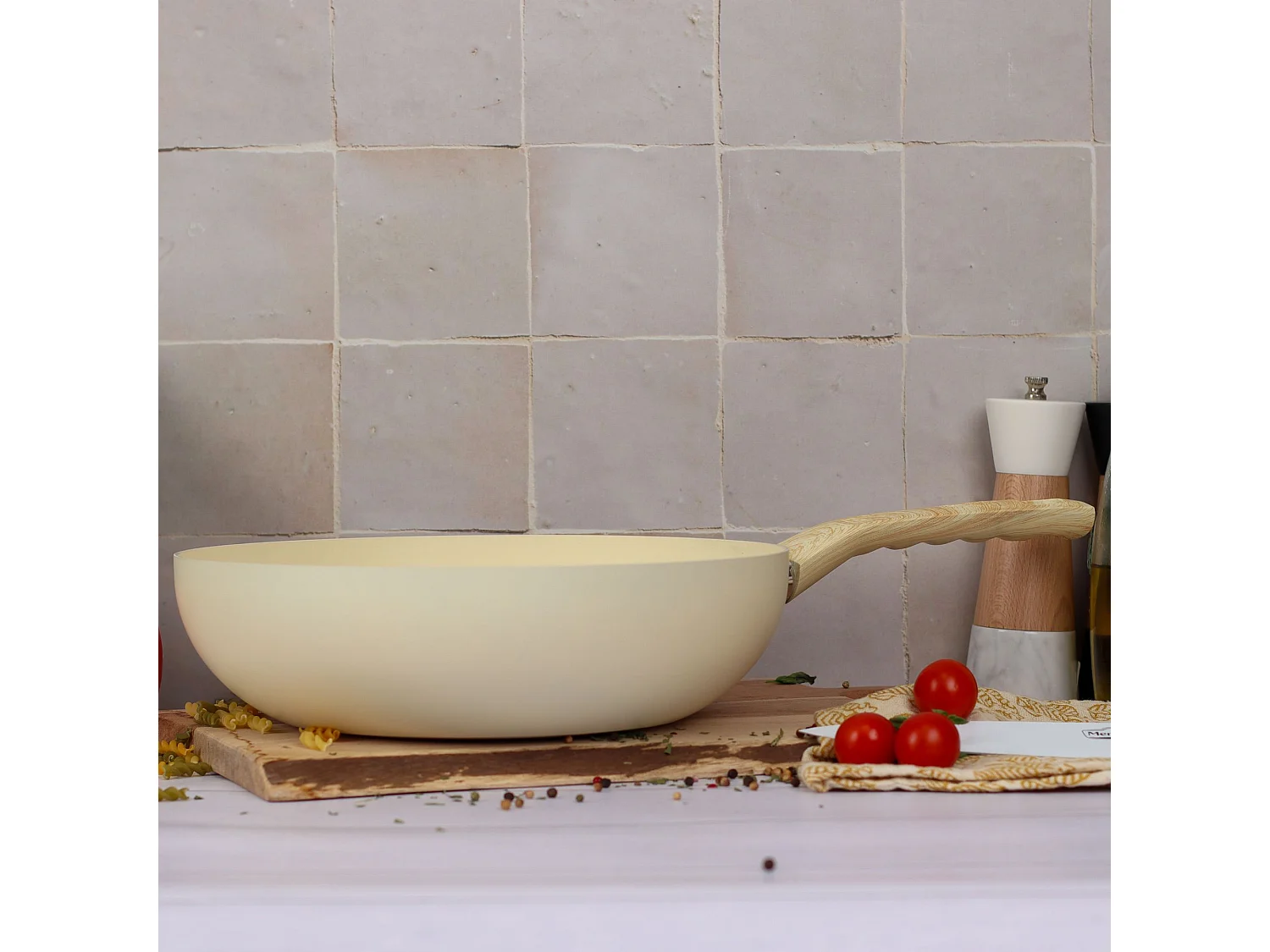 Menastyl - Wok 28cm Colorama Creme - En Aluminium - Revetement Antiadhesif En Ceramique