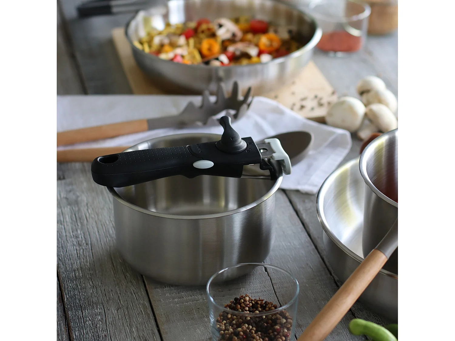 Menastyl - Set 3 Casseroles Iris En Acier Inoxydable+poignee Induction 16/18 Et 20cm