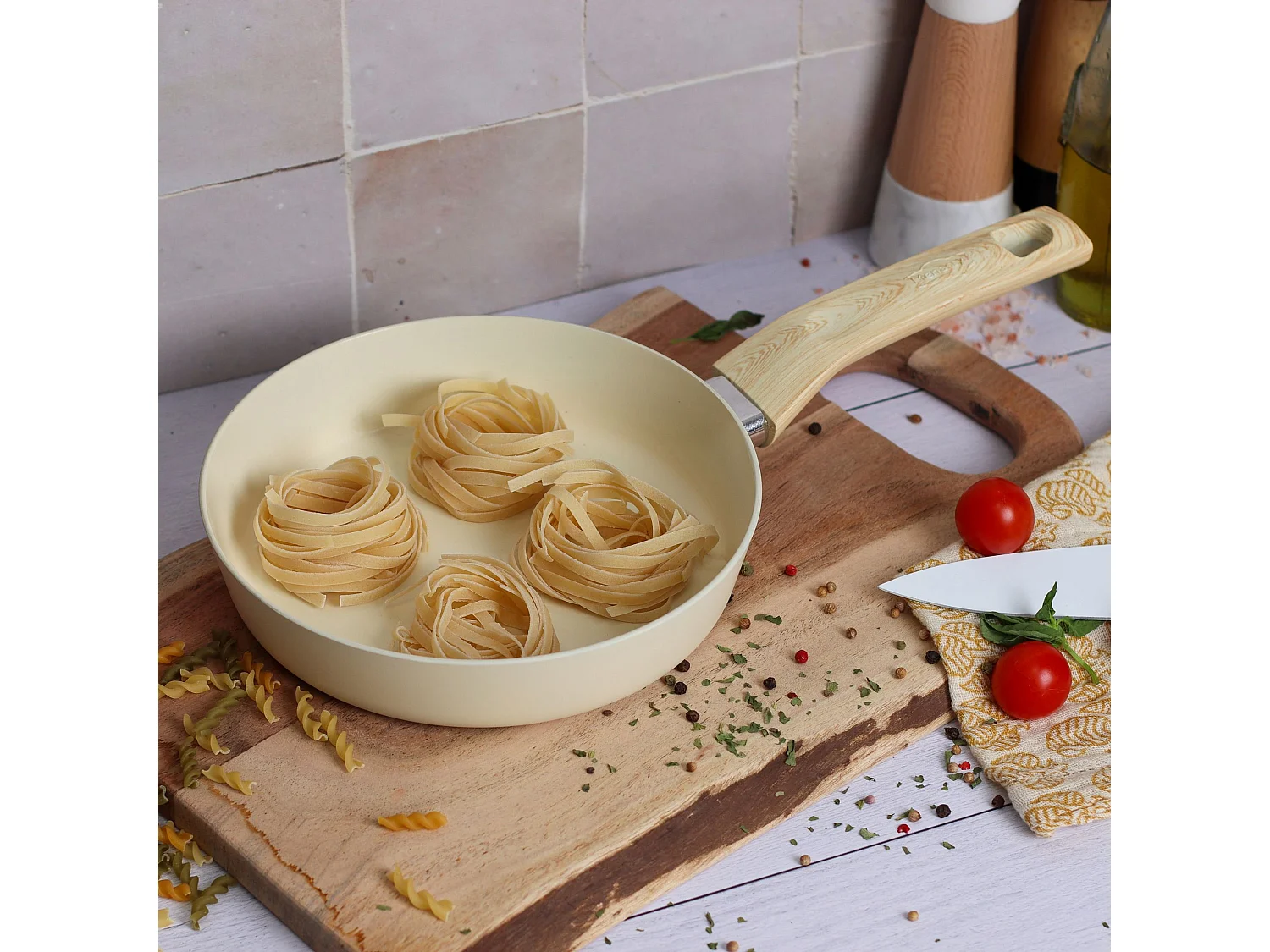 Menastyl - Set De 3 Poeles Colorama Creme - Poele 20/24 Et 28 Cm - En Aluminium - Revetement Antiadhesif En Ceramique