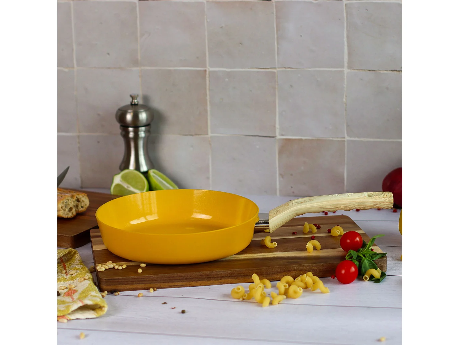 Menastyl - Set De 3 Poeles Colorama Safran - Poele 20/24 Et 28 Cm - En Aluminium - Revetement Antiadhesif En Ceramique