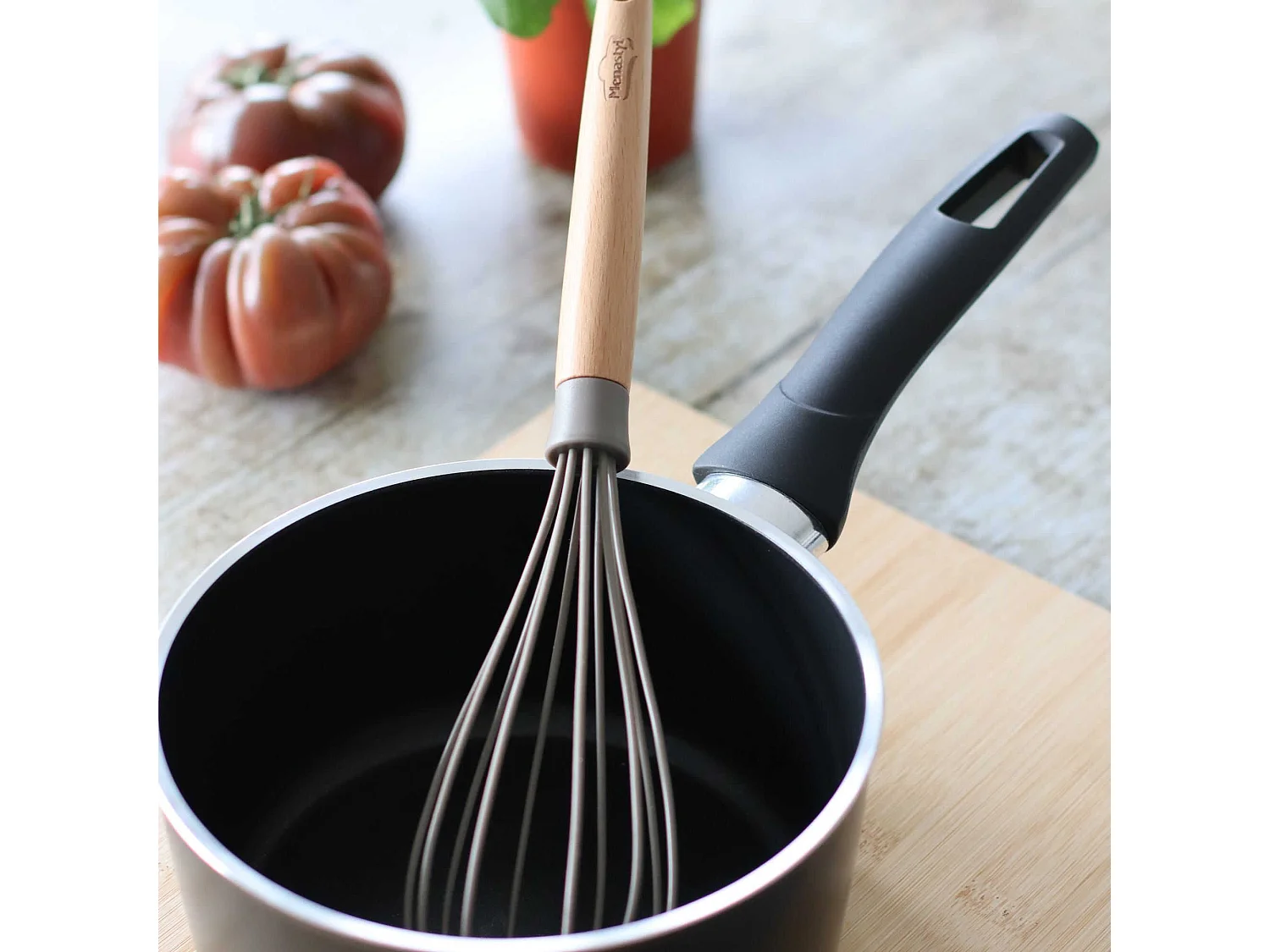 Menastyl - Fouet Eliott En Silicone Avec Manche En Bois De Hetre