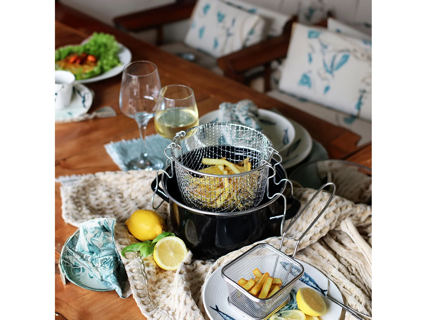 Menastyl - Friteuse 26cm En Acier Emaille Noir Avec Couvercle Et Panier Inox