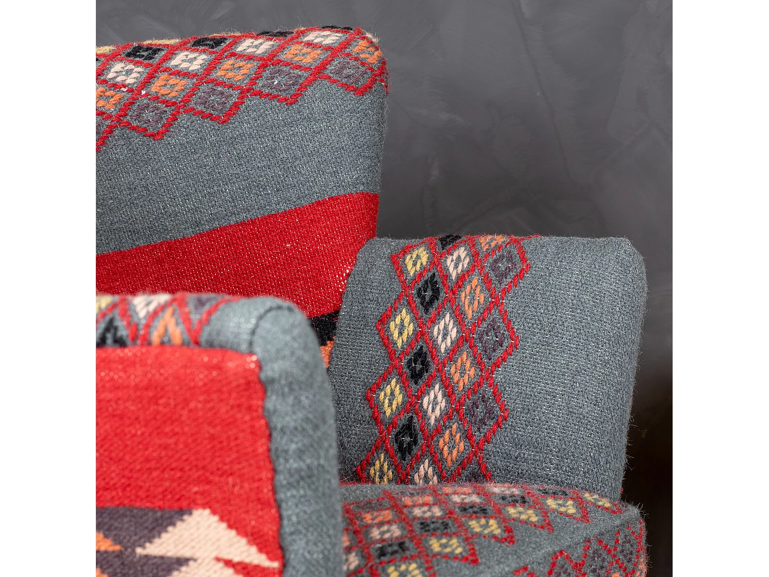 Now's Home - Fauteuil En Kilim  Brode Main Pieds Bois Noir 68x70x77.5cm Inca