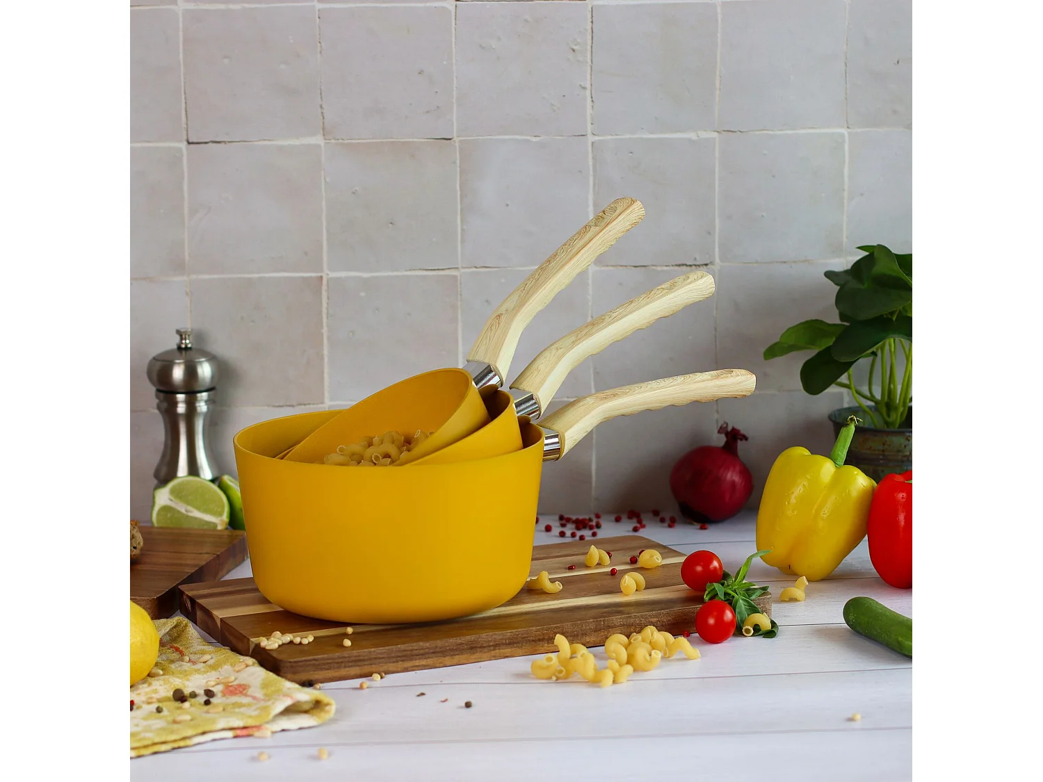 Menastyl - Casserole 18cm Colorama Safran - En Aluminium - Revetement Antiadhesif En Ceramique