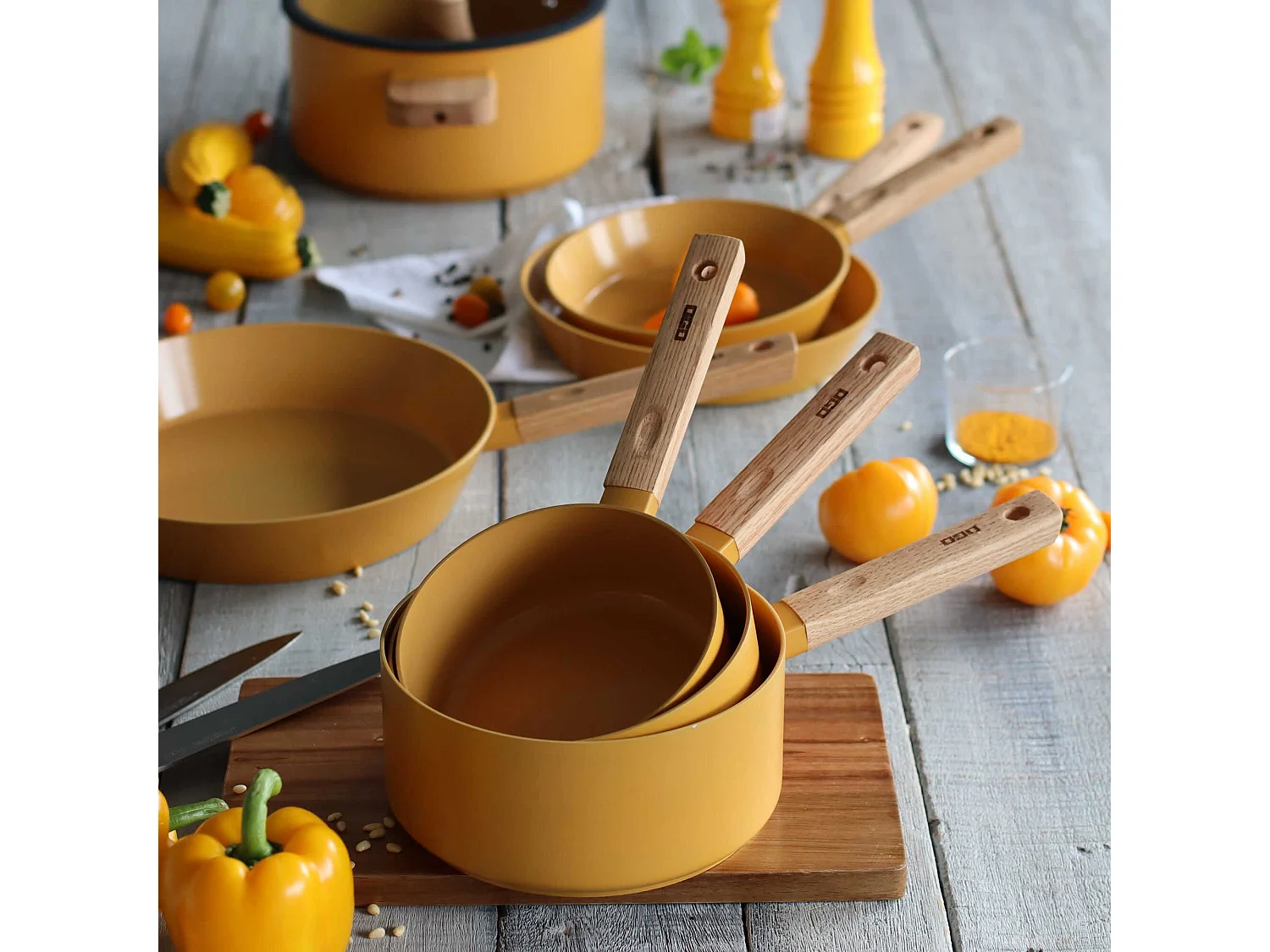 Ogo Living - Casserole Ector 18cm Alu Revetement Ceramique Jaune Avec Manche Bois