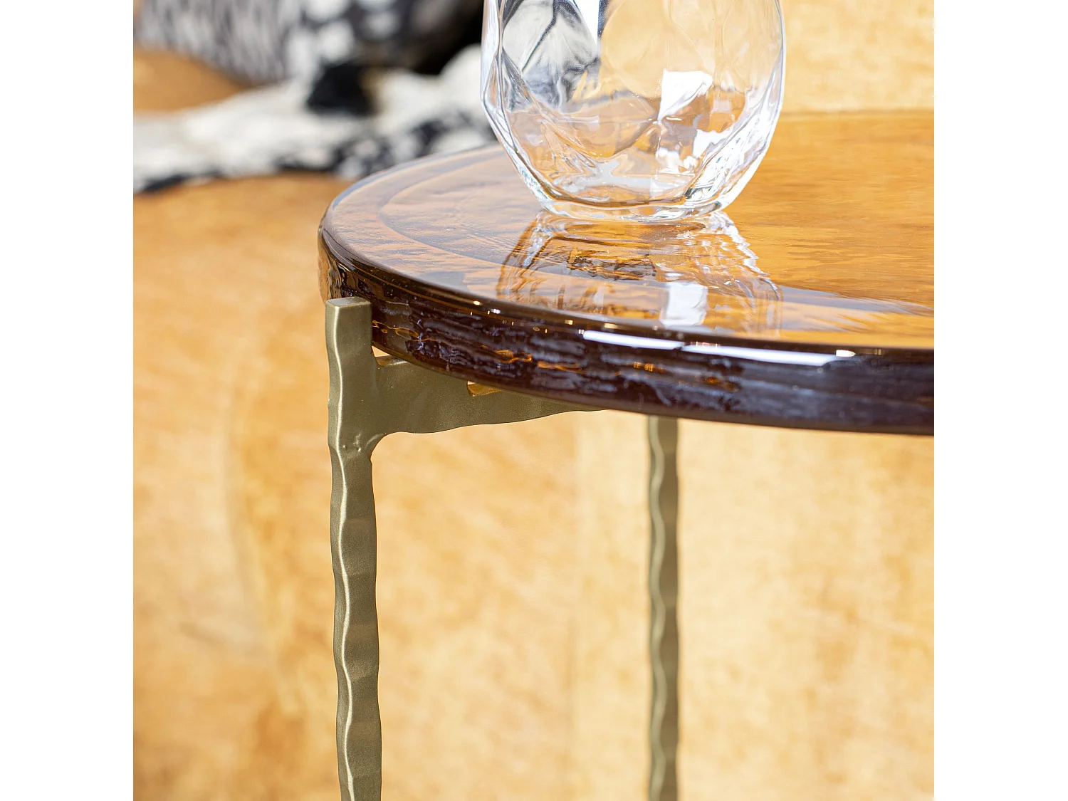 Now's Home - Meuble Appoint En Métal Doré Plateau En Verre Ambre Belli