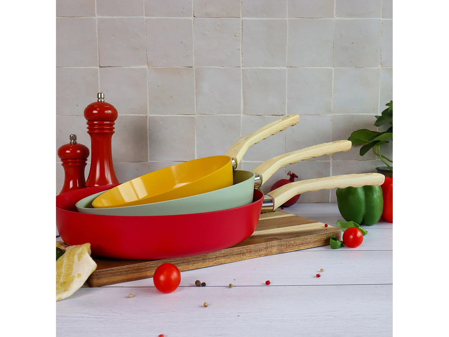 Menastyl - Poele 28cm Colorama Magenta - En Aluminium - Revetement Antiadhesif En Ceramique