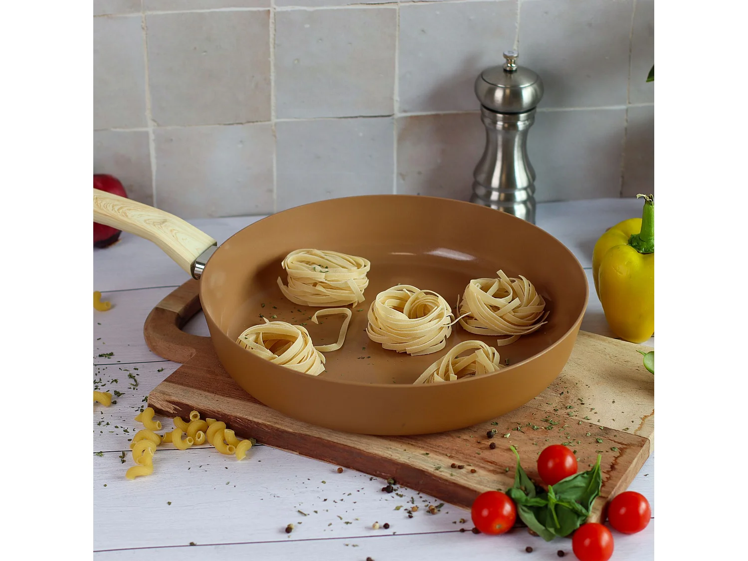 Menastyl - Poele 20cm Colorama Noisette - En Aluminium - Revetement Antiadhesif En Ceramique