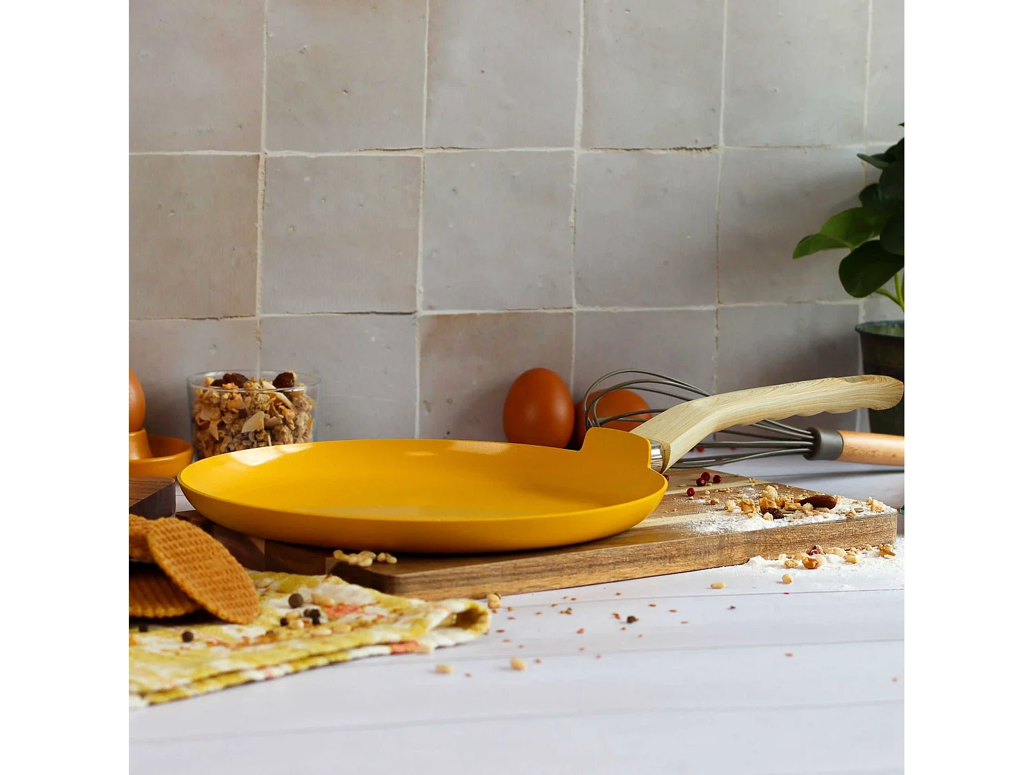 Menastyl - Crepiere 26cm Colorama Safran - En Aluminium - Revetement Antiadhesif En Ceramique