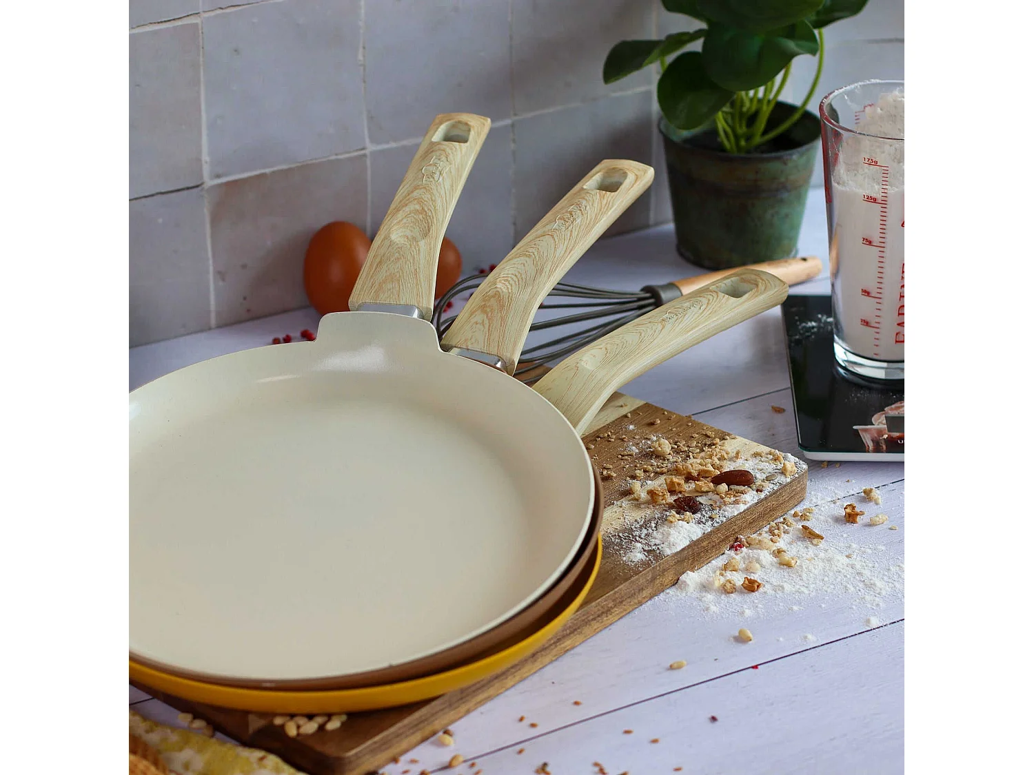 Menastyl - Crepiere 26cm Colorama Creme - En Aluminium - Revetement Antiadhesif En Ceramique