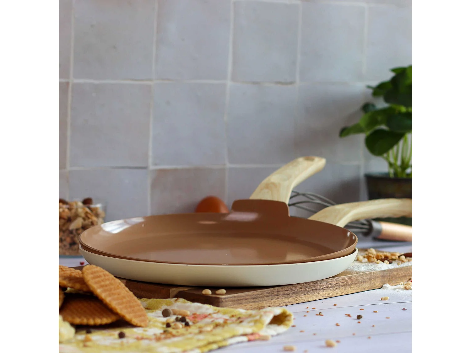 Menastyl - Crepiere 26cm Colorama Noisette - En Aluminium - Revetement Antiadhesif En Ceramique