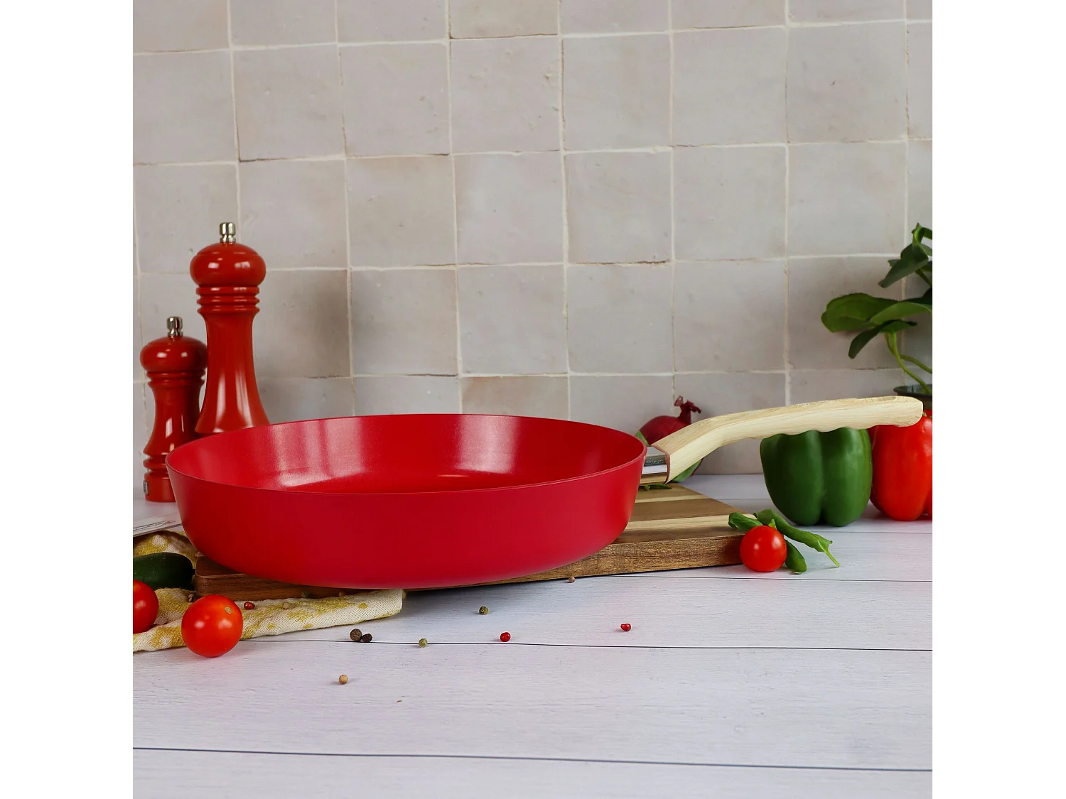 Menastyl - Poele 24cm Colorama Magenta - En Aluminium - Revetement Antiadhesif En Ceramique