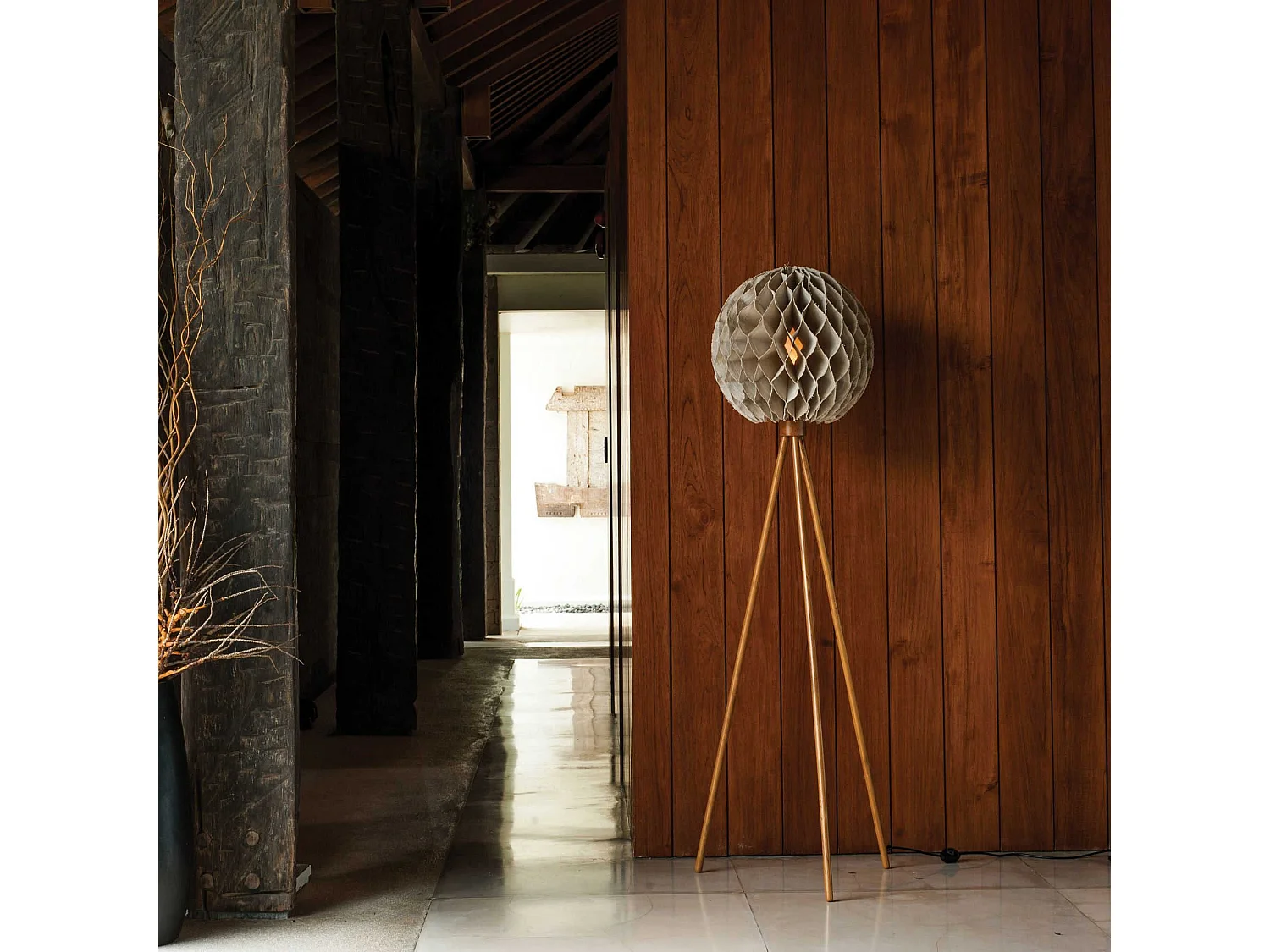 Now's Home - Lampadaire Abat Jour En Lin Taupe Pieds En Teck 45x45x163cm Bulat