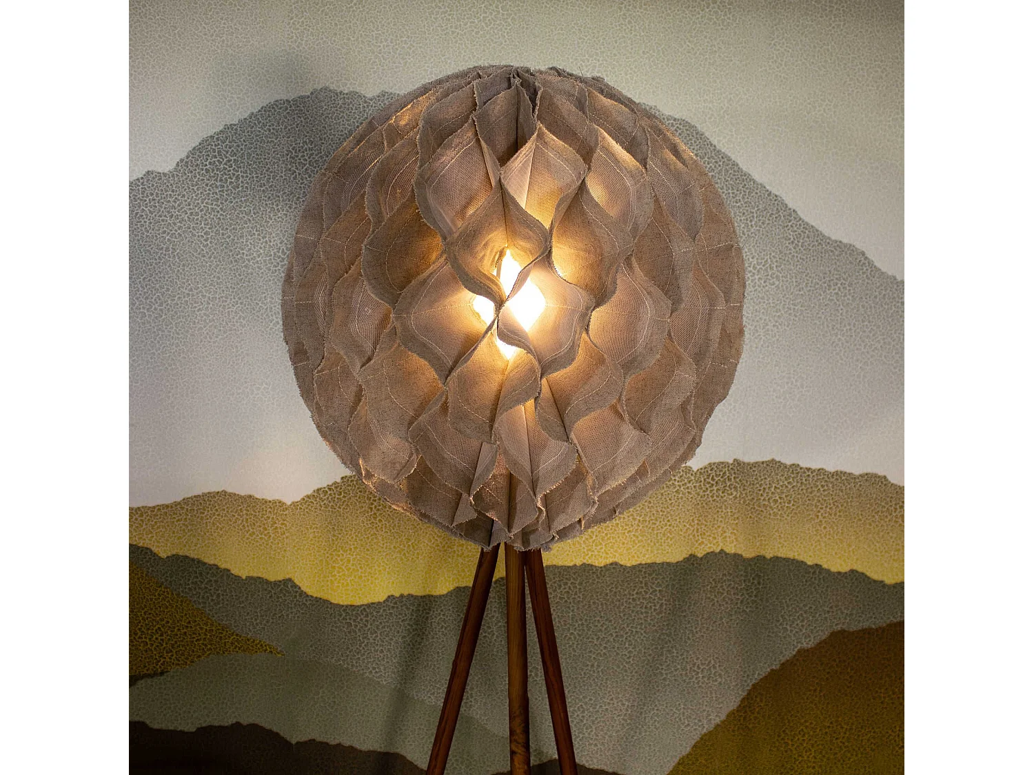 Now's Home - Lampadaire Abat Jour En Lin Taupe Pieds En Teck 45x45x163cm Bulat