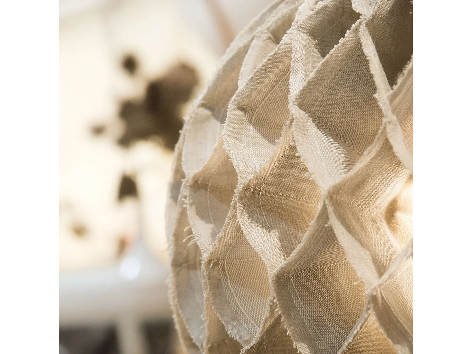 Now's Home - Lampadaire Abat Jour En Lin Taupe Pieds En Teck 45x45x163cm Bulat