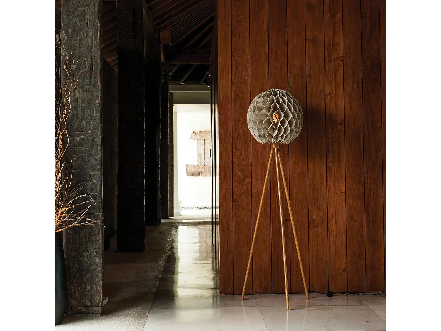 Now's Home - Lampadaire Abat Jour En Lin Taupe Pieds En Teck 45x45x163cm Bulat