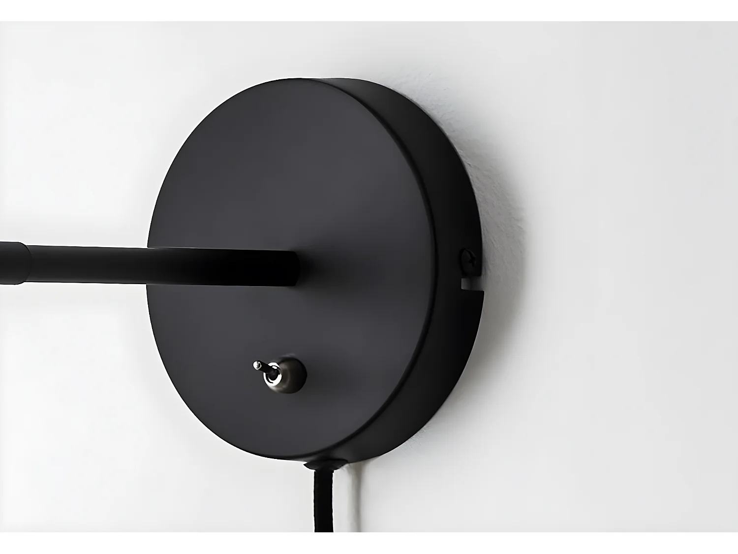 Luce a parete in metallo di picco