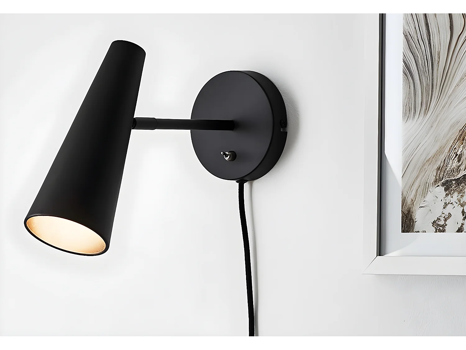 Luce a parete in metallo di picco