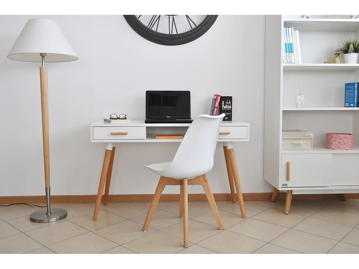 Consolle scrivania per cameretta e ufficio in stile nordico colore bianco