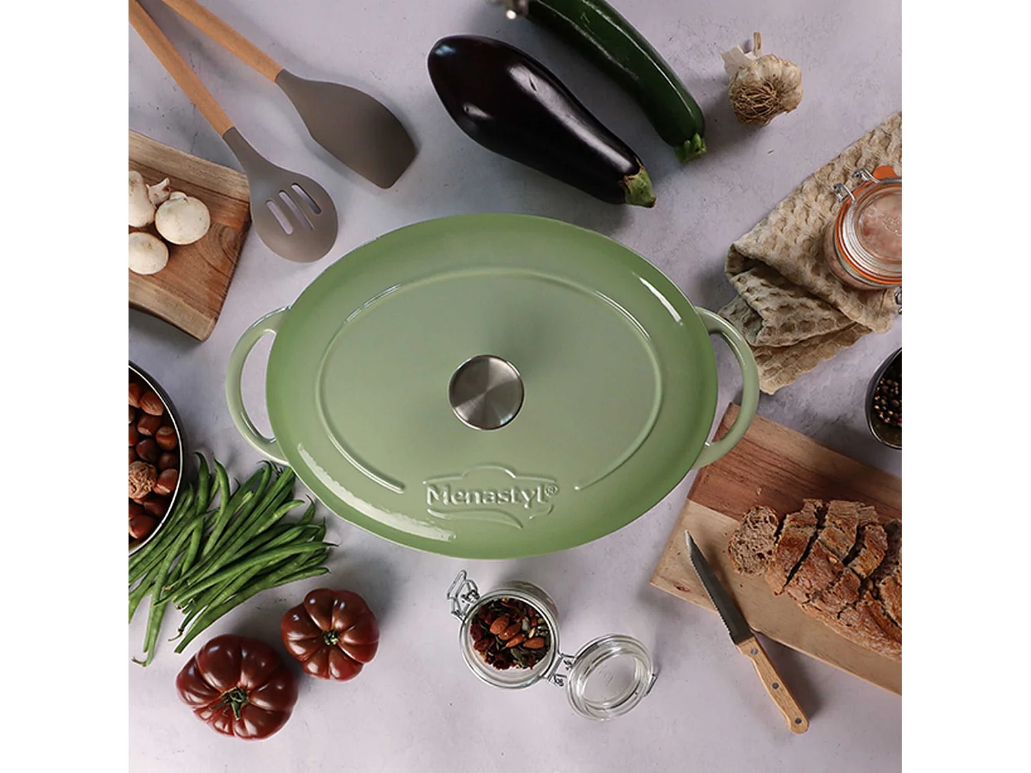 Menastyl - Cocotte Colette Ovale 6.5l 33x25cm En Fonte Emaille Vert