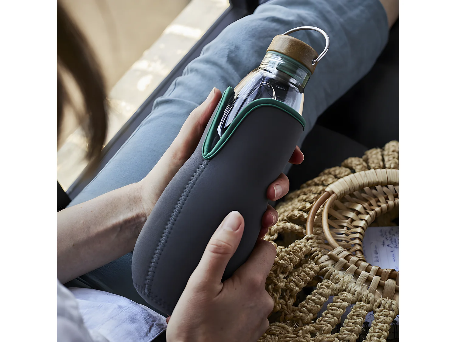 Eau Good ! Bouteille et charbon purificateur d'eau en verre Transparent  Black and Blum