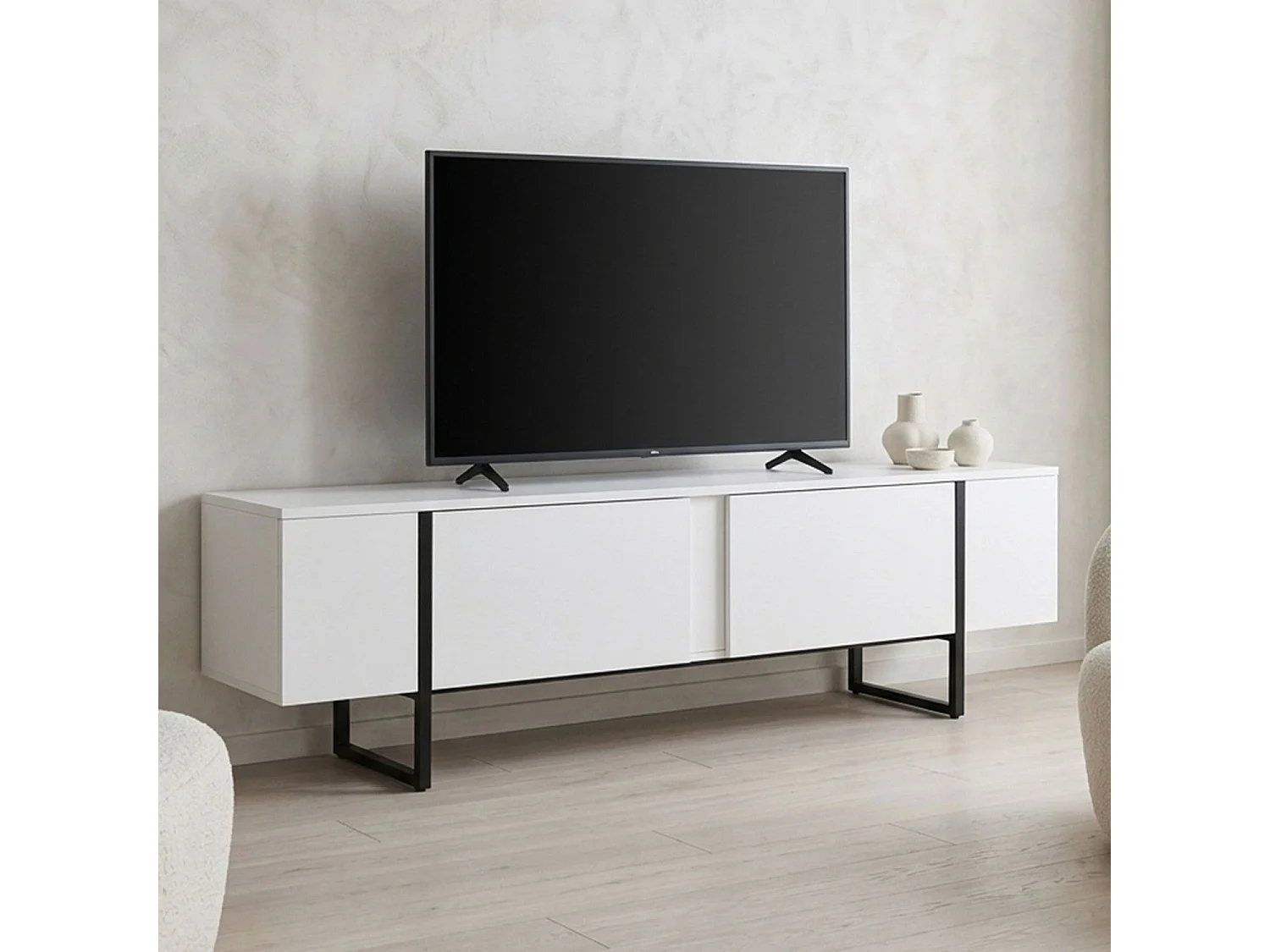 Meuble TV moderne avec 2 portes Valmain L180cm Blanc et Métal Noir