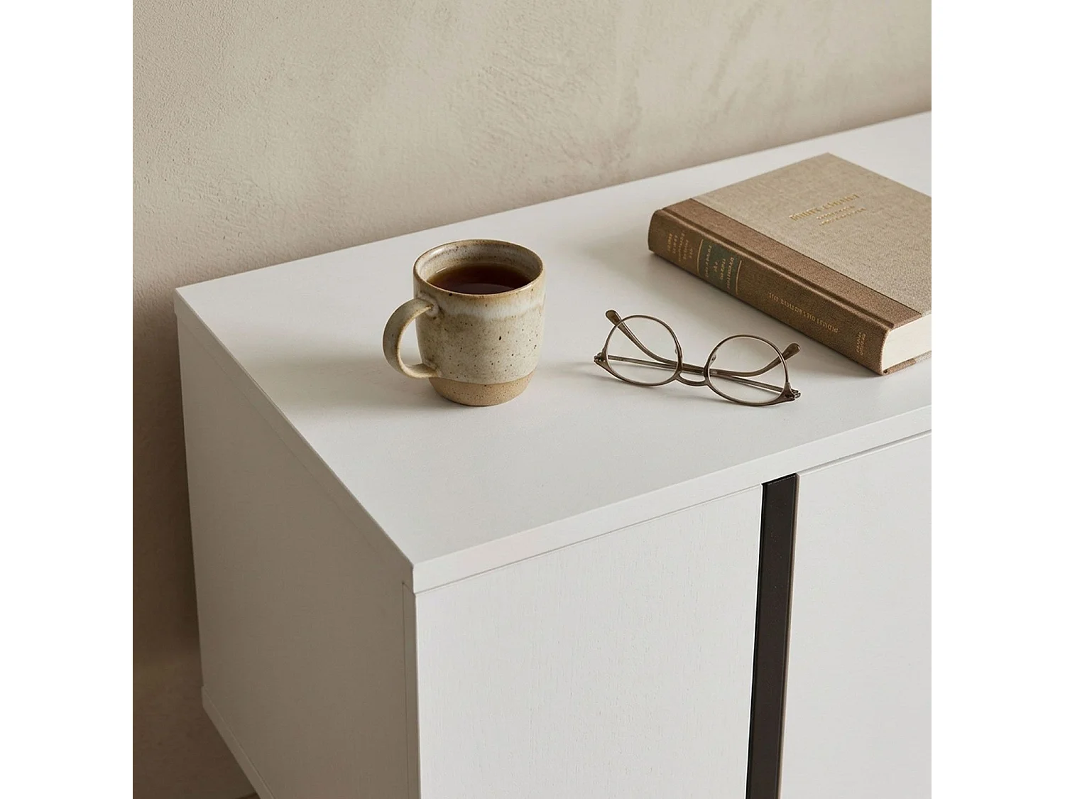 Meuble TV moderne avec 2 portes Valmain L180cm Blanc et Métal Noir