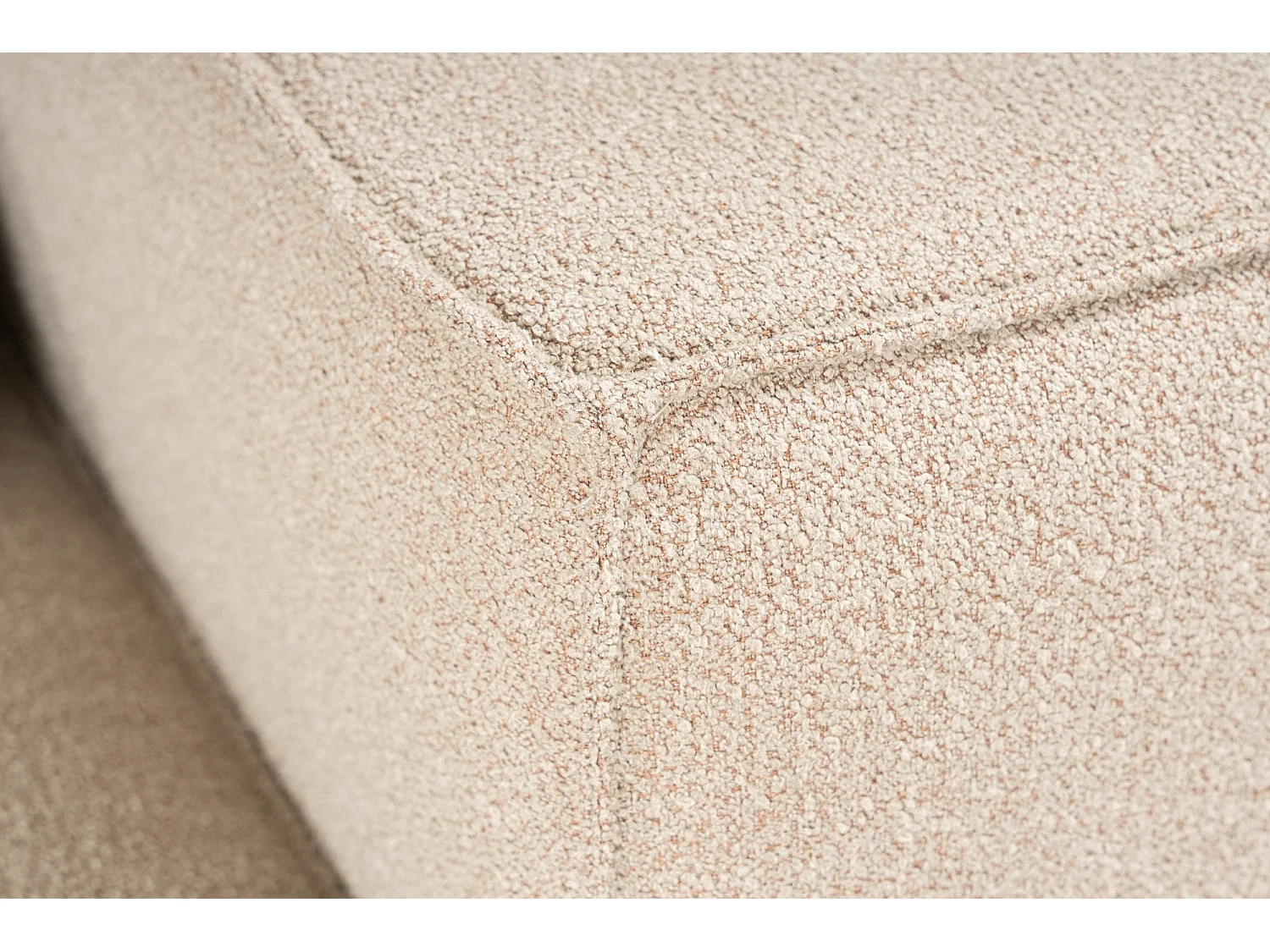 Poltrona elegante de 1 lugar, cor pêssego, 83 x 108 x 65 cm | Estrutura 100% madeira de carpa, tecido 100% linho, espuma 32 DNS | Elegante e confortáv