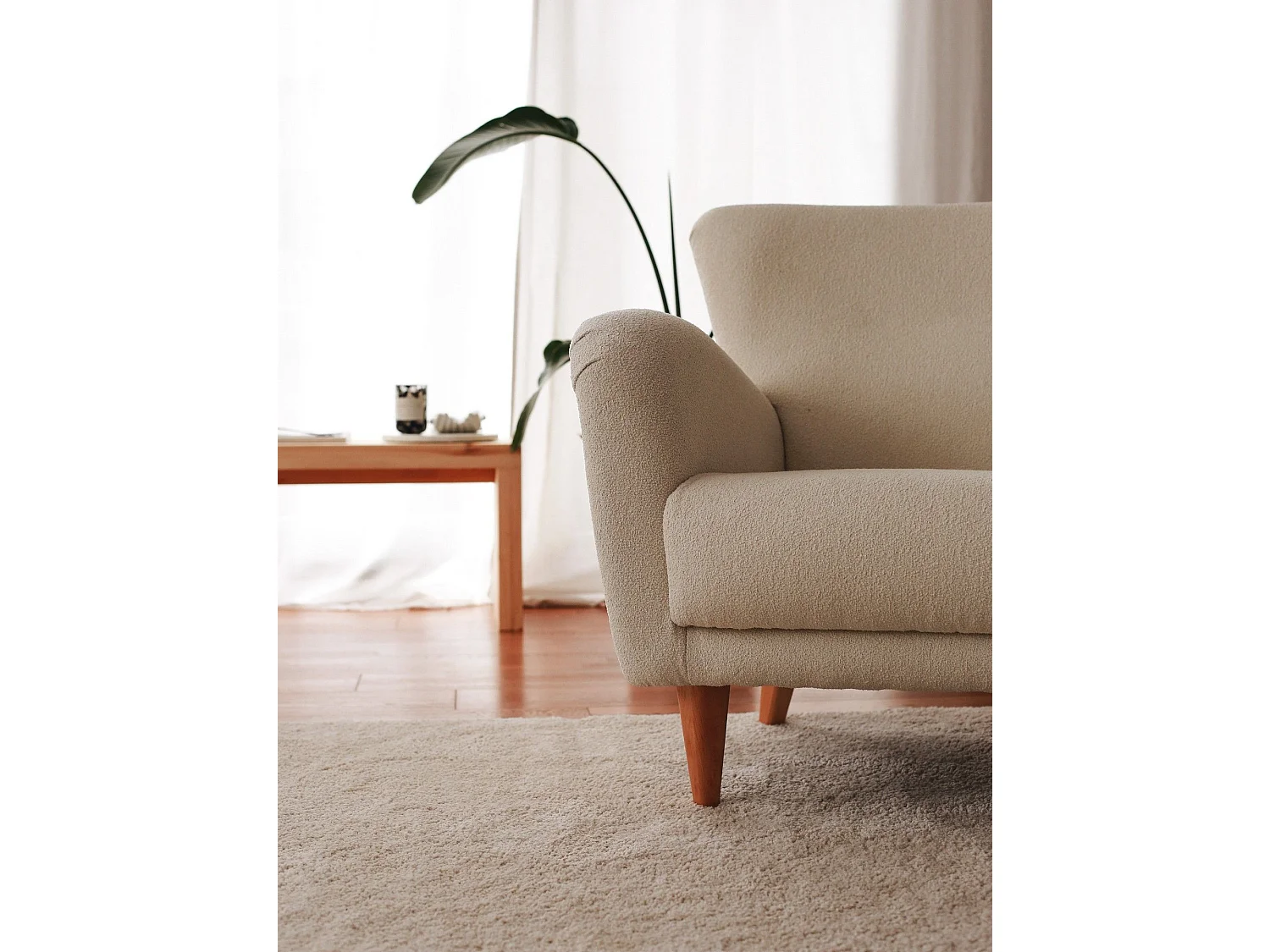 Poltrona Elegante, Tecido Teddy Branco, 85 x 85 x 82 cm | Estrutura 100% Madeira, Altura Confortável para Sentar: 43 cm | Perfeita para Salas de Estar