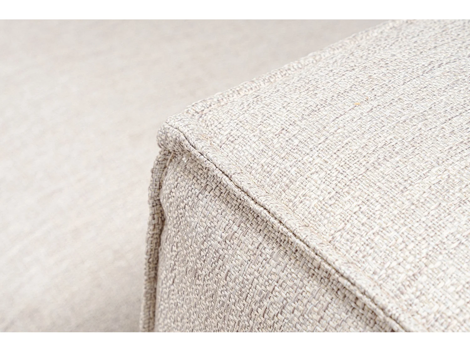 Poltrona elegante de 1 lugar, marrom claro, 66 cm de altura | Estrutura 100% madeira de carpa, tecido 100% linho, espuma 32 DNS, inclui 1 almofada | D