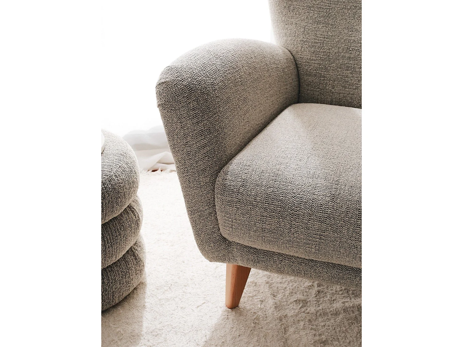 Fauteuil design Melda Bois foncé et Tissu bouclette Gris