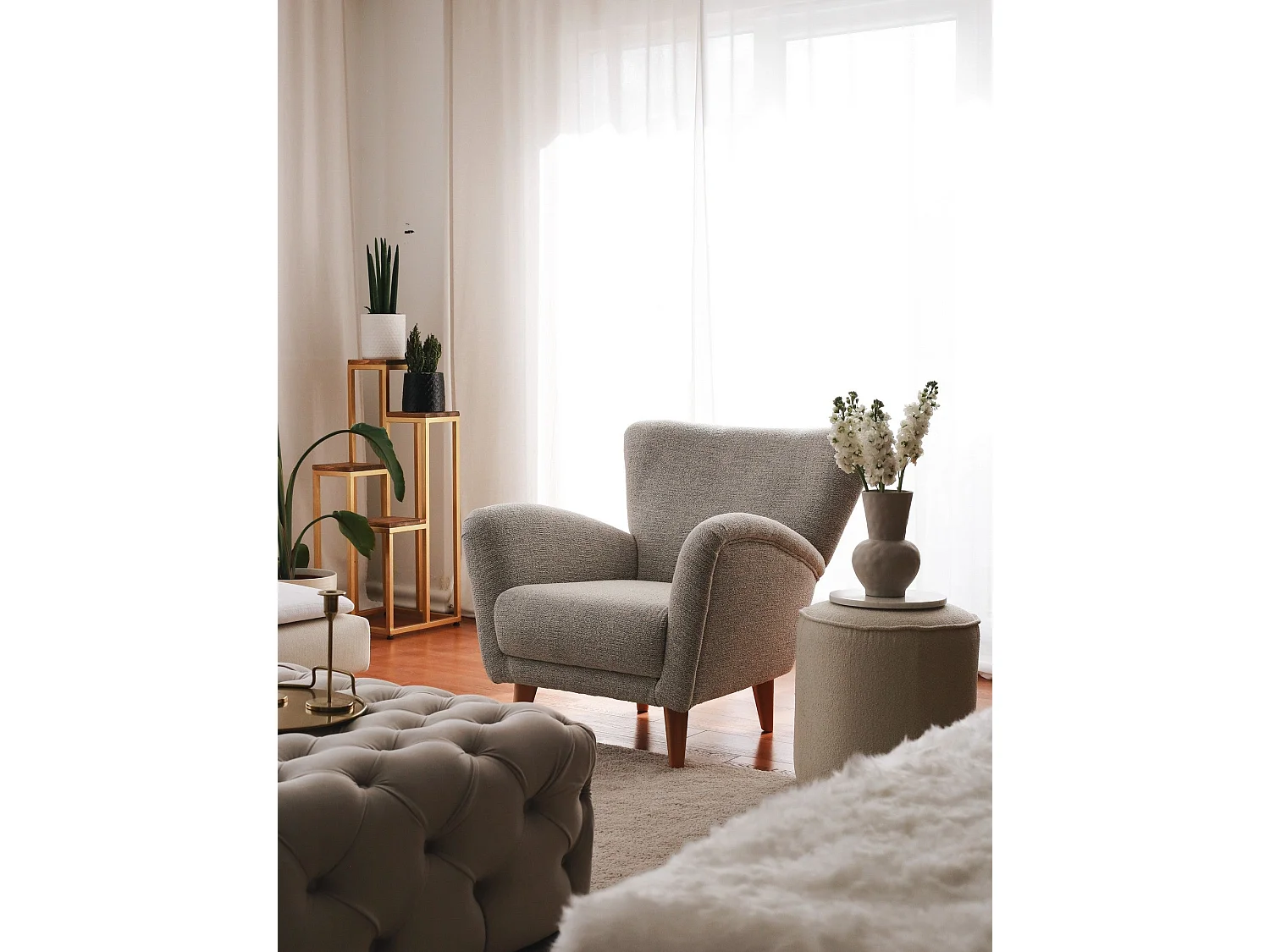 Fauteuil design Melda Bois foncé et Tissu bouclette Gris