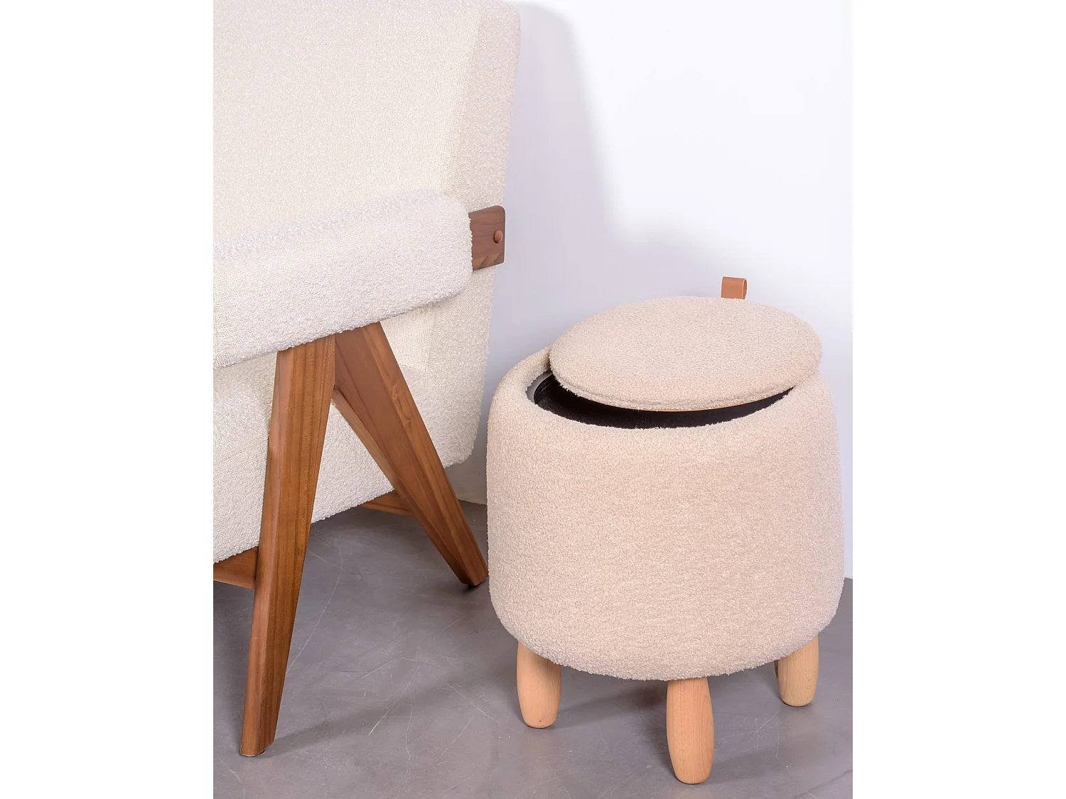Tabouret design recouvert de bouclé avec tiroir - Berna - Beige
