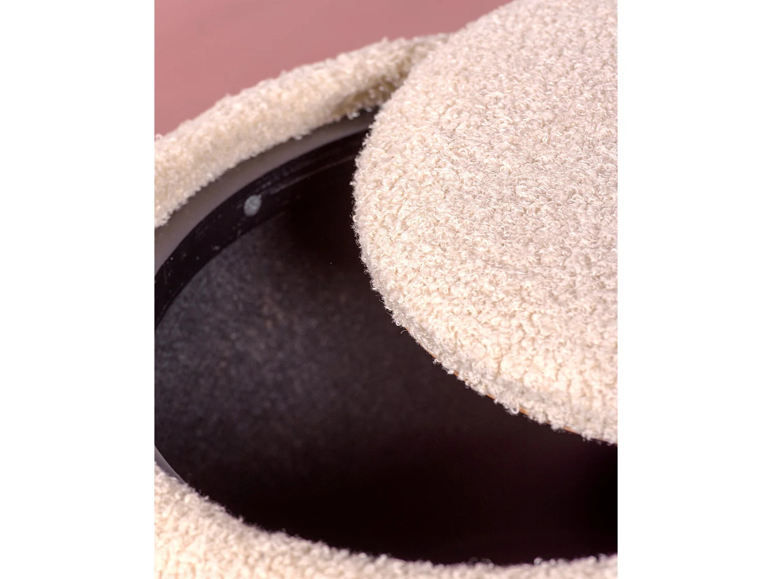 Tabouret design recouvert de bouclé avec tiroir - Berna - Beige