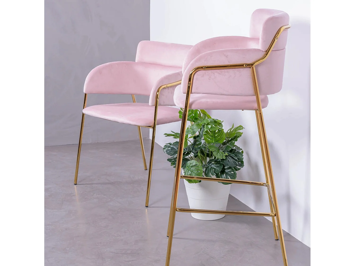 Tabouret design recouvert de velours et pieds dorés - Cruiser - Rose