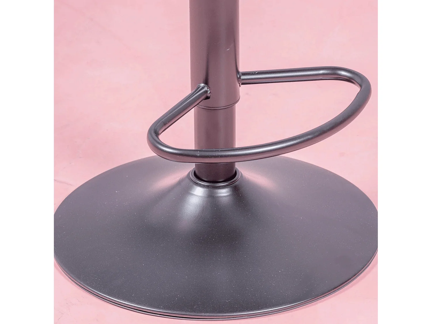 Tabouret réglable avec dossier et accoudoirs recouverts de simili cuir - Brandon - Brun