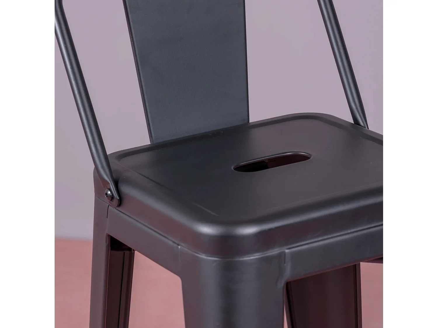 Sgabello industriale in metallo con schienale basso (76 cm) - Bistro - Nero