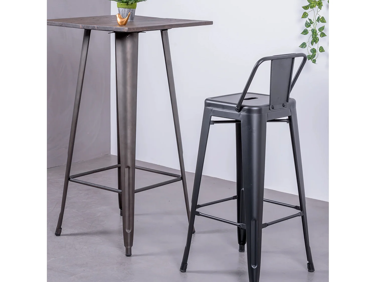 Sgabello industriale in metallo con schienale basso (76 cm) - Bistro - Nero