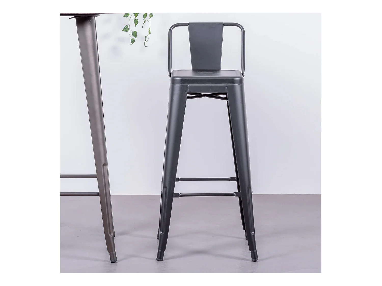 Industriële metalen kruk met lage rugleuning (76cm) - Bistro - Zwart