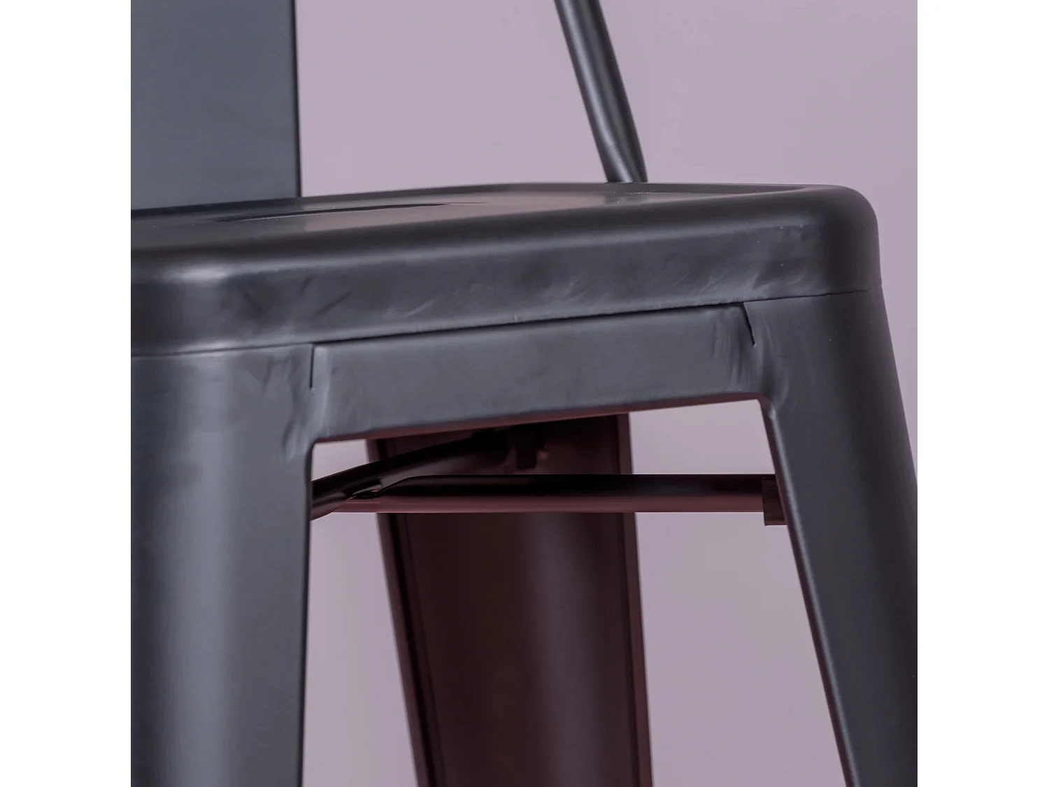 Industrieller Metallhocker mit niedriger Rückenlehne (76 cm) - Bistro - Schwarz