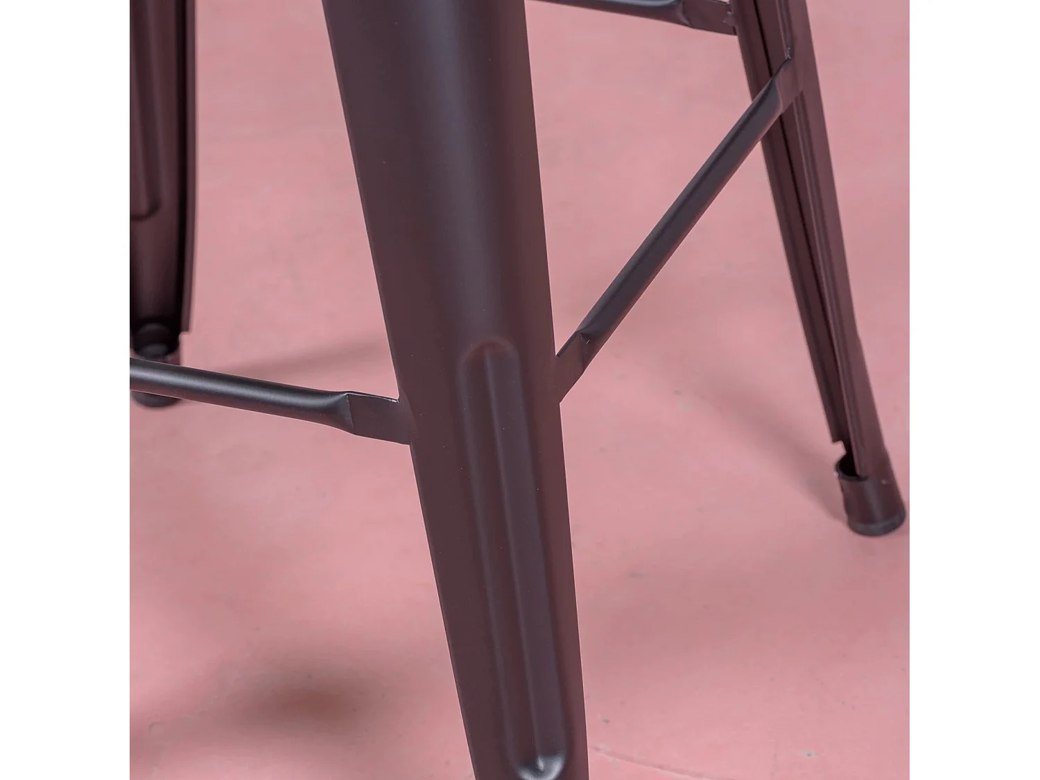 Industrieller Metallhocker mit niedriger Rückenlehne (76 cm) - Bistro - Schwarz